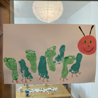 Fußabdrücke von allen Kindern