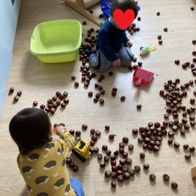spielen mit Naturmaterial
